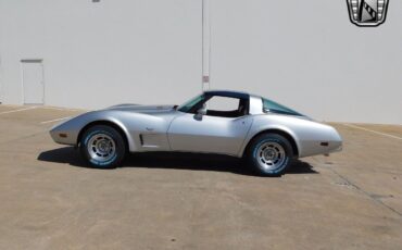 Chevrolet-Corvette-1979-2