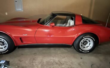 Chevrolet-Corvette-1979-3