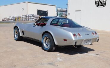 Chevrolet-Corvette-1979-3