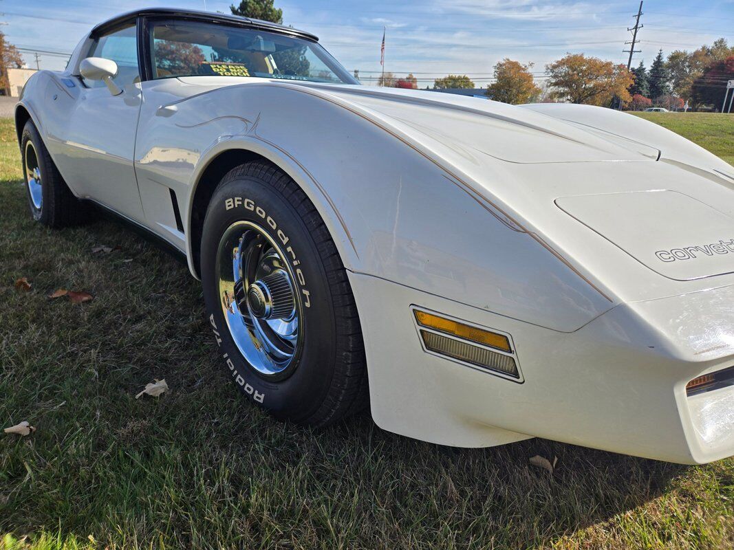 Chevrolet-Corvette-1980-1