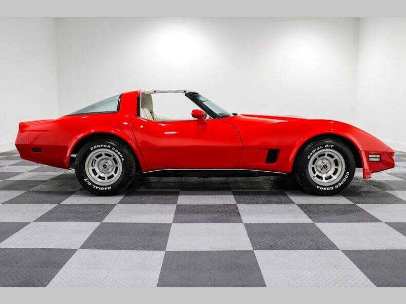 Chevrolet-Corvette-1980-11