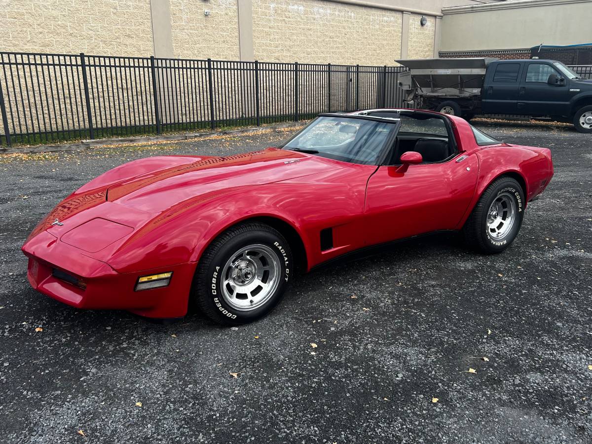 Chevrolet-Corvette-1980-11