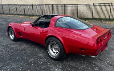 Chevrolet-Corvette-1980-13