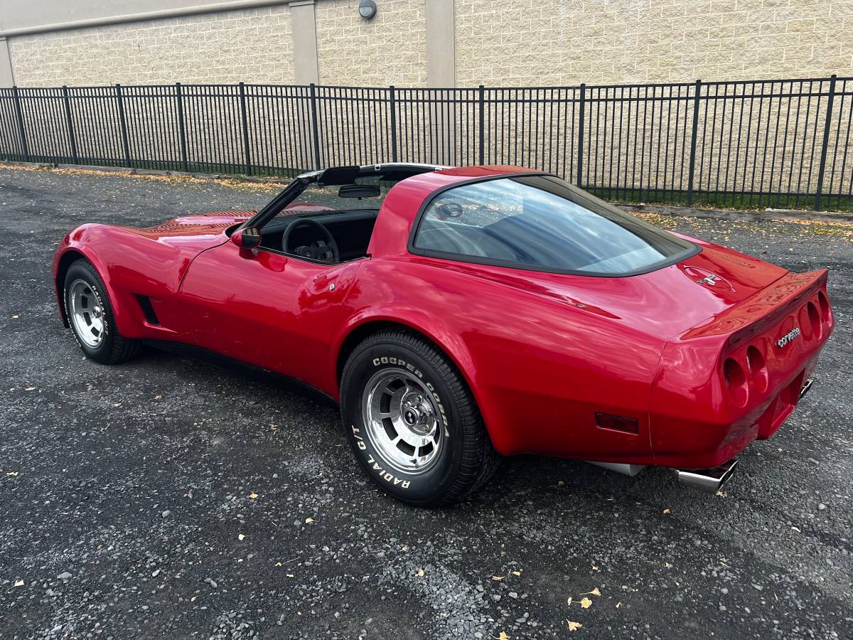 Chevrolet-Corvette-1980-13