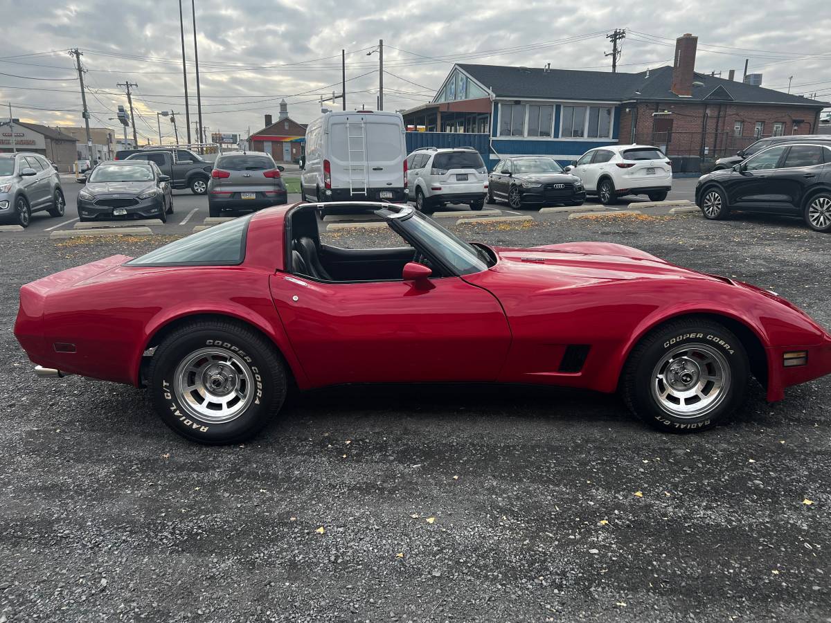 Chevrolet-Corvette-1980-14