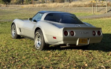 Chevrolet-Corvette-1980-2