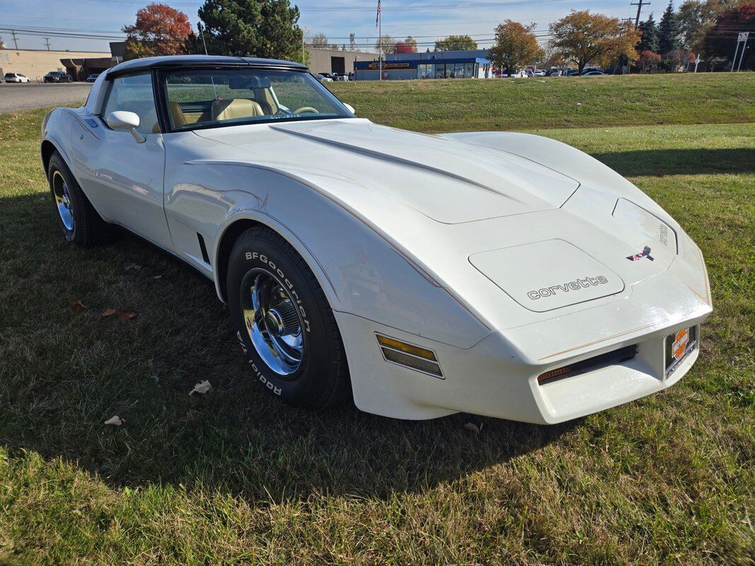 Chevrolet-Corvette-1980-2