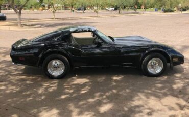 Chevrolet-Corvette-1980-2