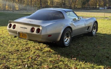 Chevrolet-Corvette-1980-3