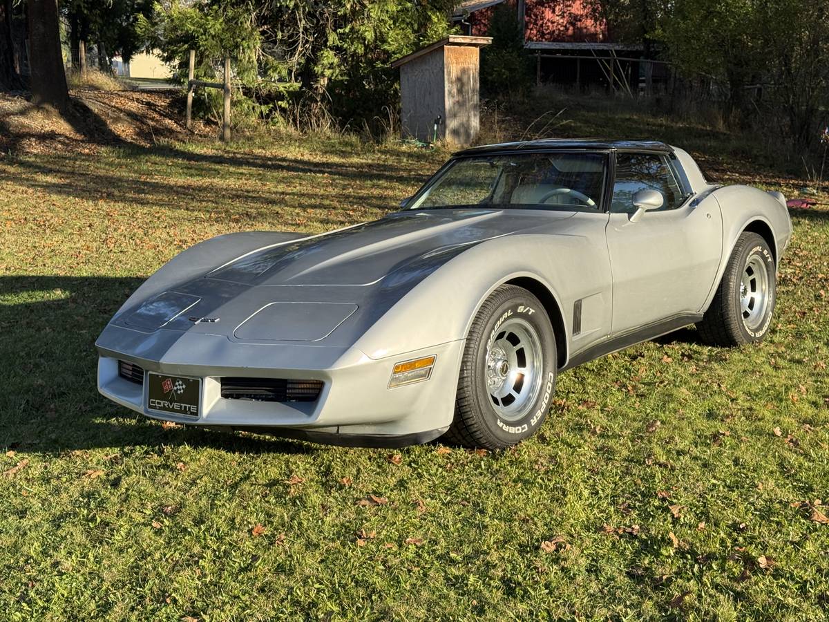 Chevrolet-Corvette-1980-4