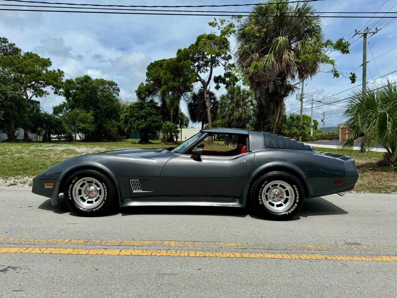 Chevrolet-Corvette-1981-1