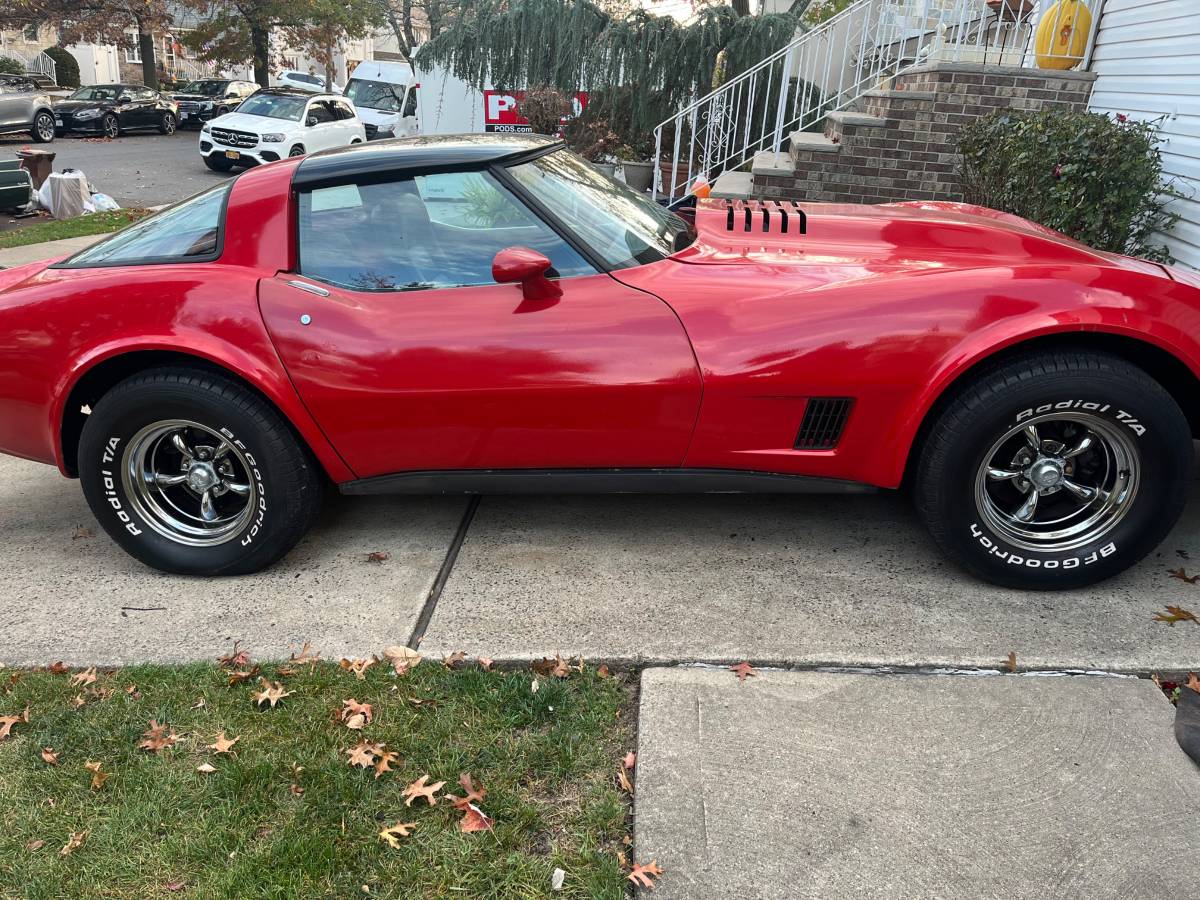 Chevrolet-Corvette-1981-1