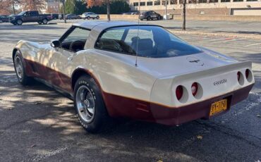 Chevrolet-Corvette-1981