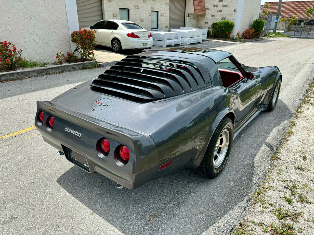 Chevrolet-Corvette-1981-19