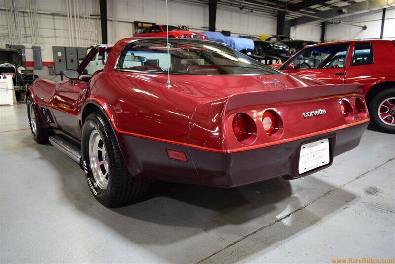 Chevrolet-Corvette-1981-2