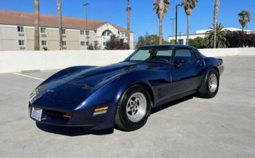 Chevrolet-Corvette-1981-2