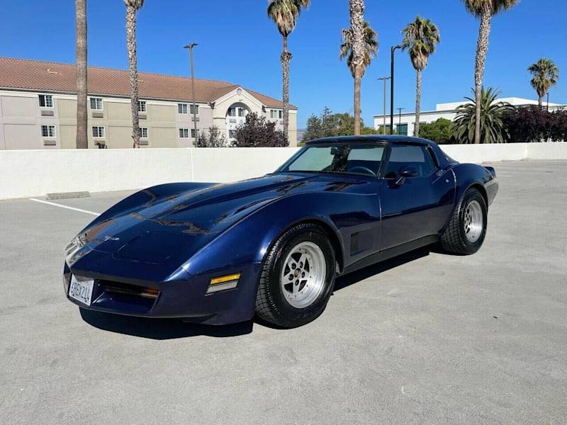 Chevrolet-Corvette-1981-2