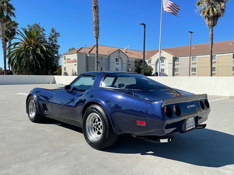 Chevrolet-Corvette-1981-2