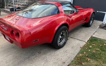 Chevrolet-Corvette-1981-2