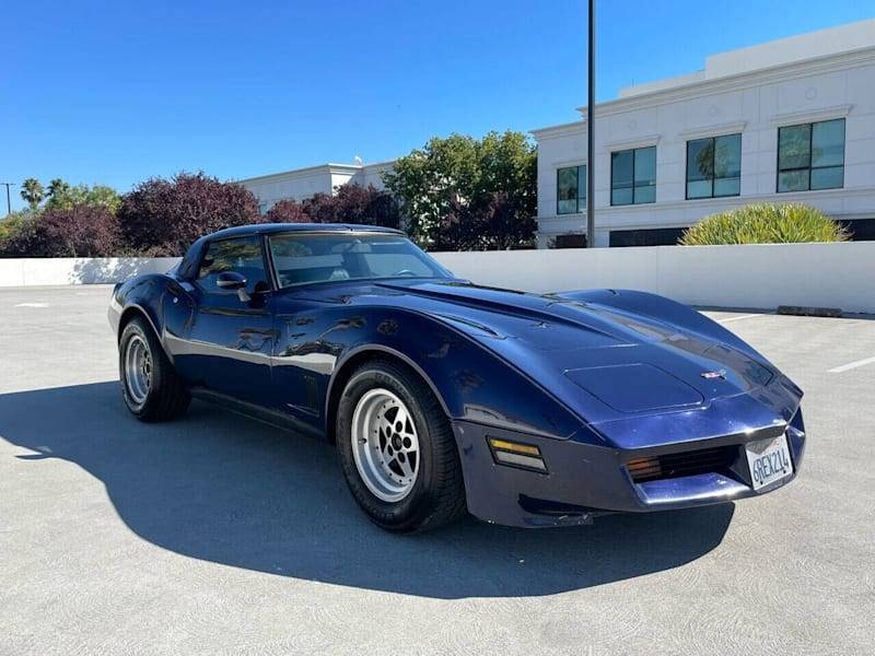 Chevrolet-Corvette-1981-3