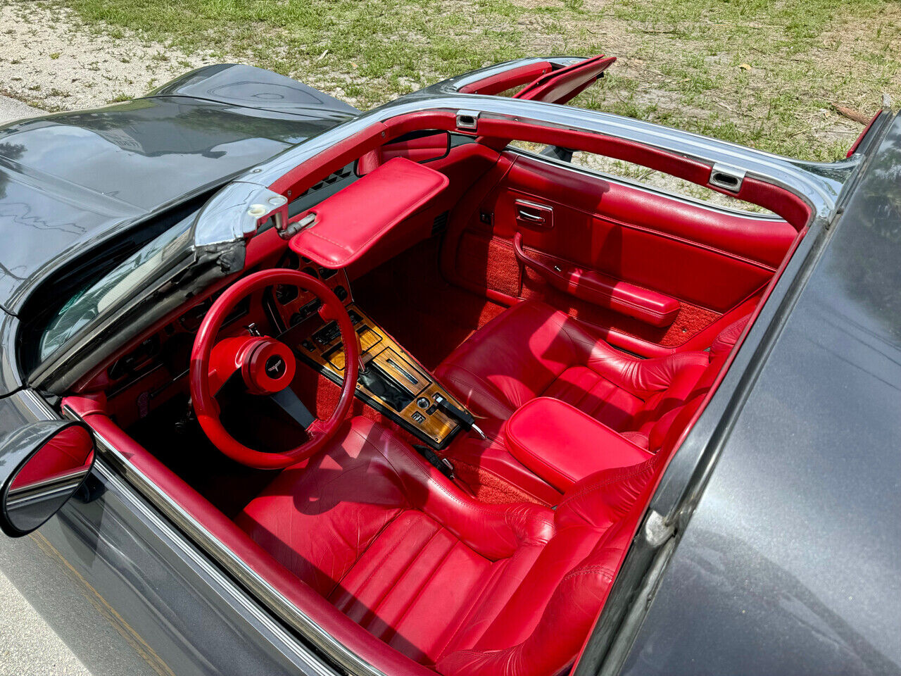 Chevrolet-Corvette-1981-32