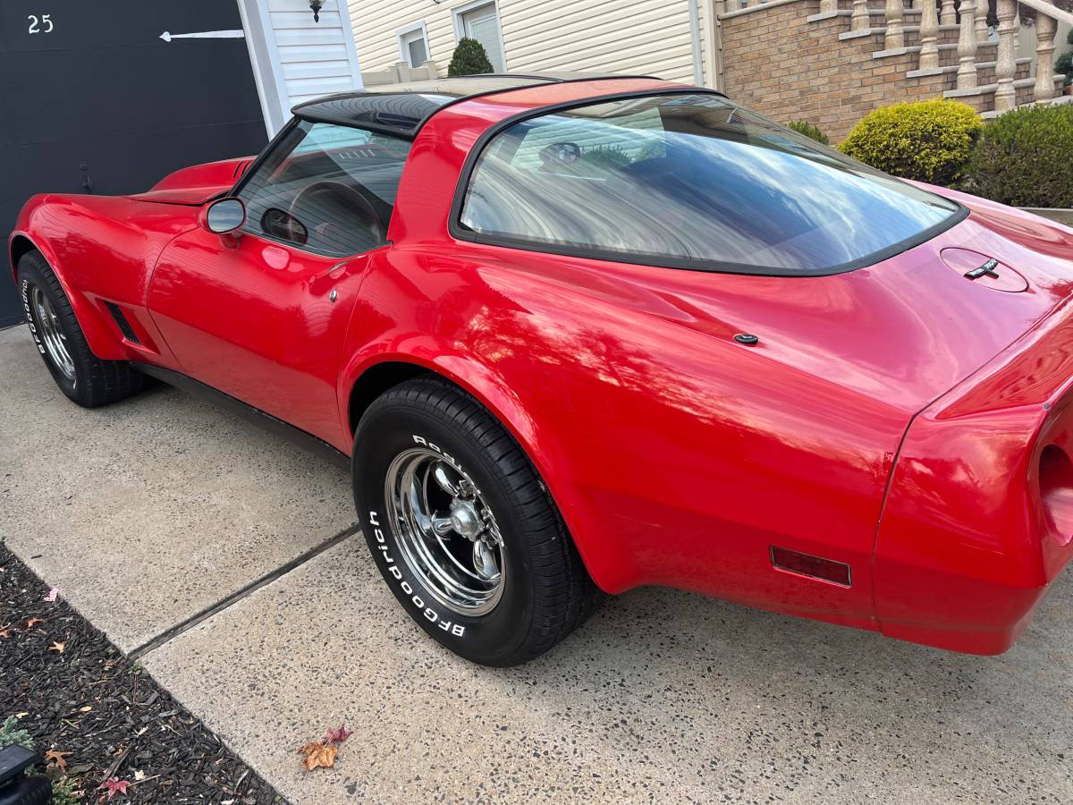 Chevrolet-Corvette-1981-4