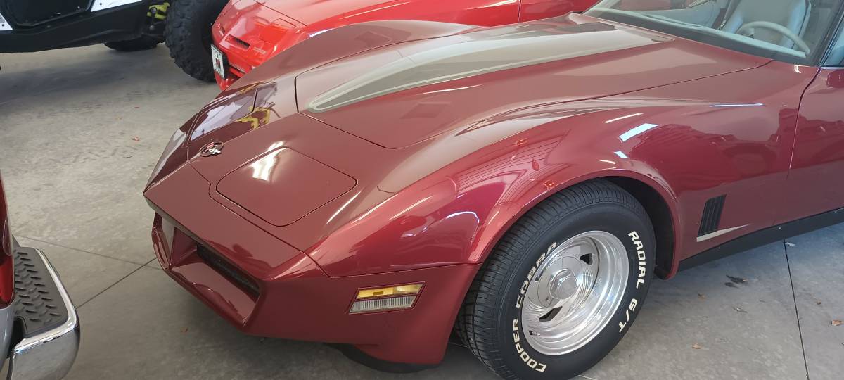 Chevrolet-Corvette-1982-1