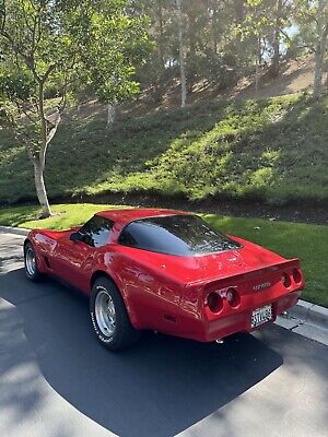 Chevrolet-Corvette-1982-10