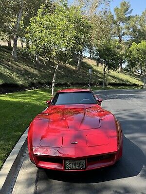 Chevrolet-Corvette-1982-2