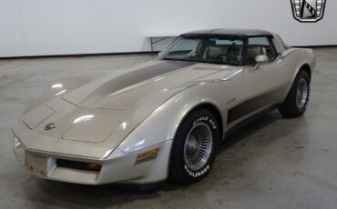 Chevrolet-Corvette-1982-2