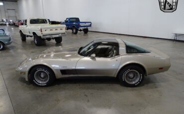 Chevrolet-Corvette-1982-3