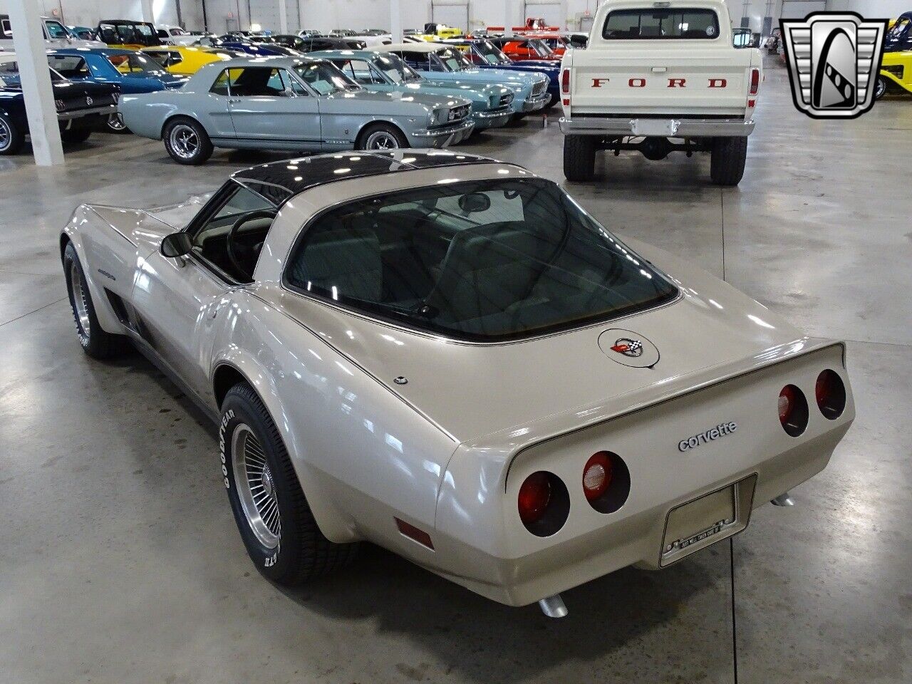 Chevrolet-Corvette-1982-4