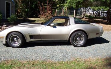 Chevrolet-Corvette-1982