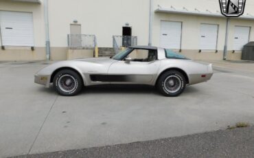 Chevrolet-Corvette-1982-5