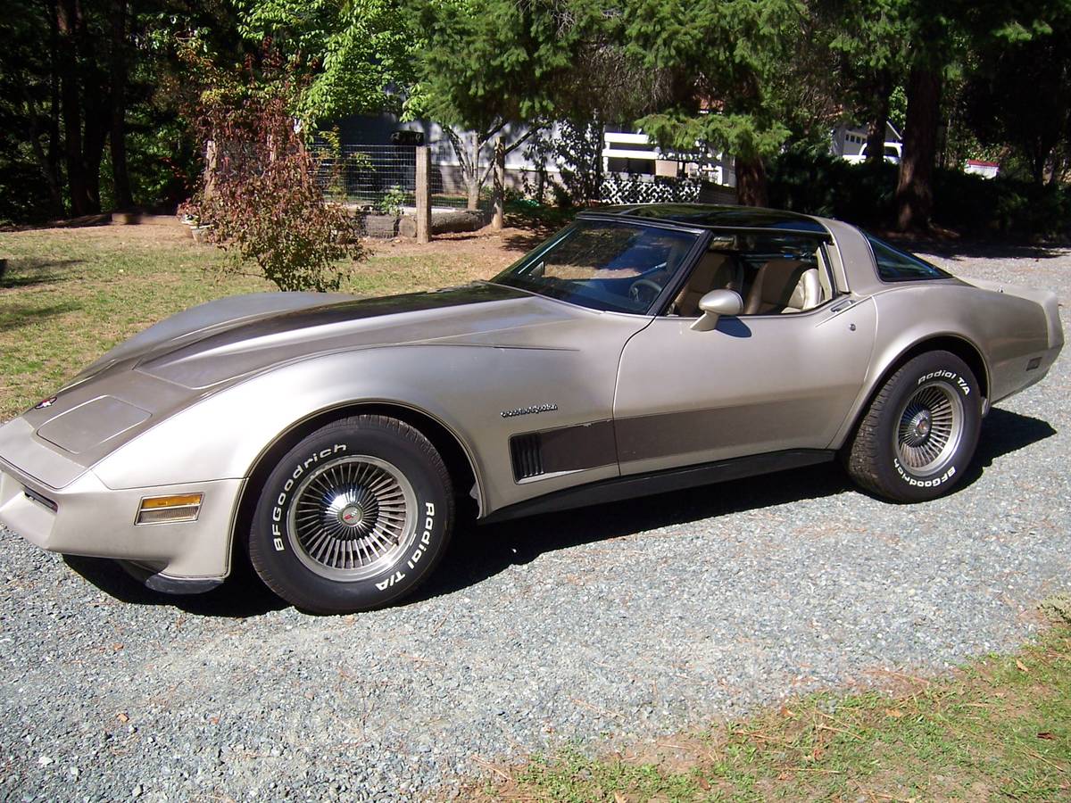 Chevrolet-Corvette-1982-5