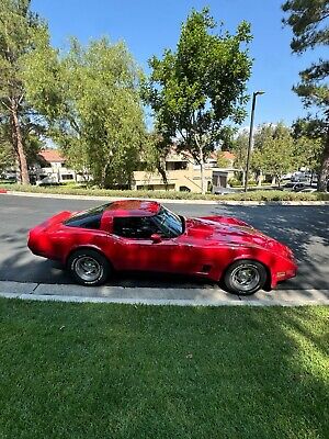 Chevrolet-Corvette-1982-7