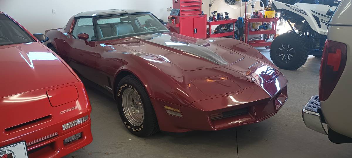 Chevrolet-Corvette-1982-8