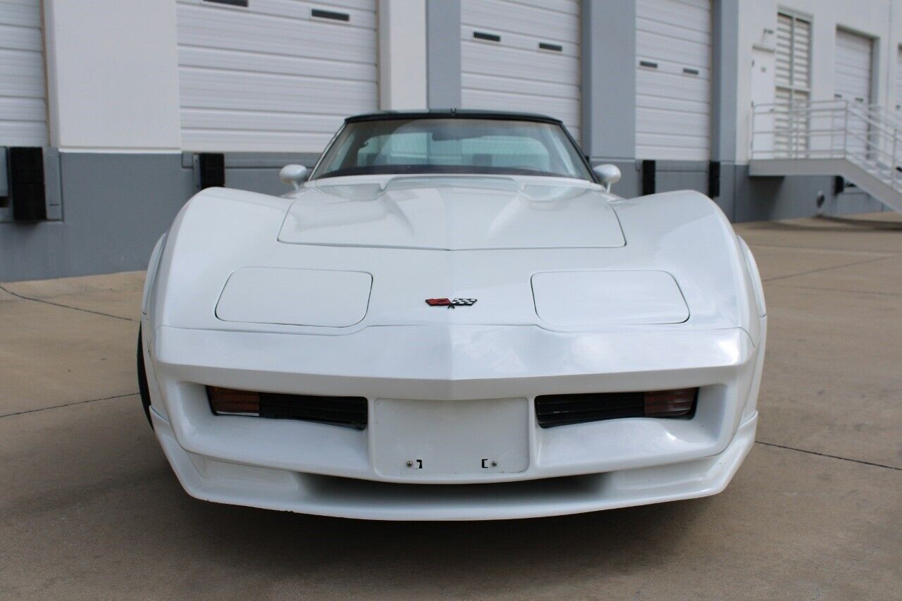 Chevrolet-Corvette-1982-9