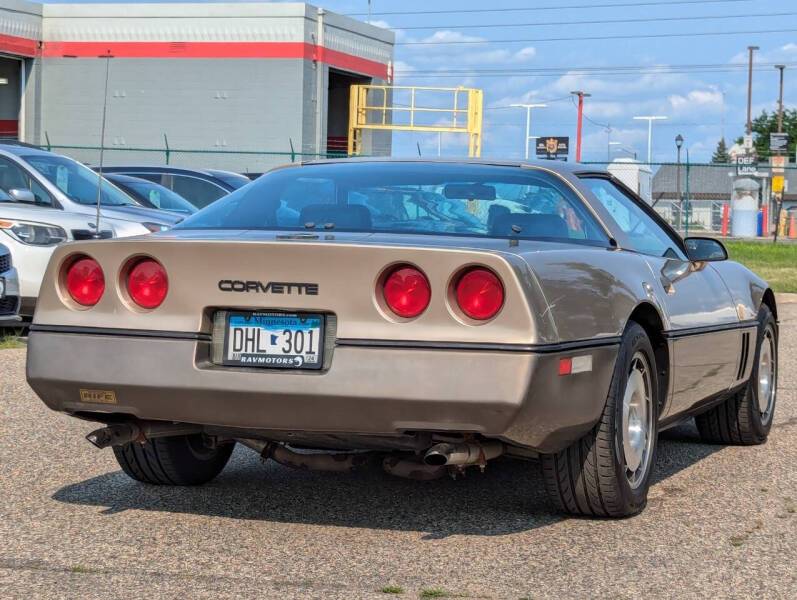 Chevrolet-Corvette-1984-10