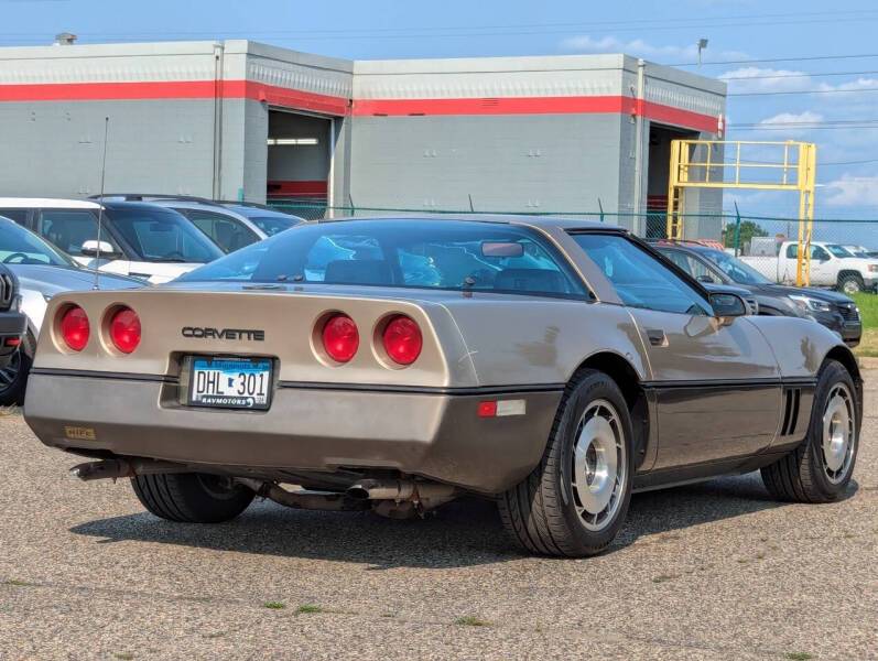 Chevrolet-Corvette-1984-11