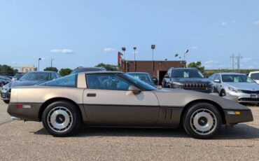 Chevrolet-Corvette-1984-12