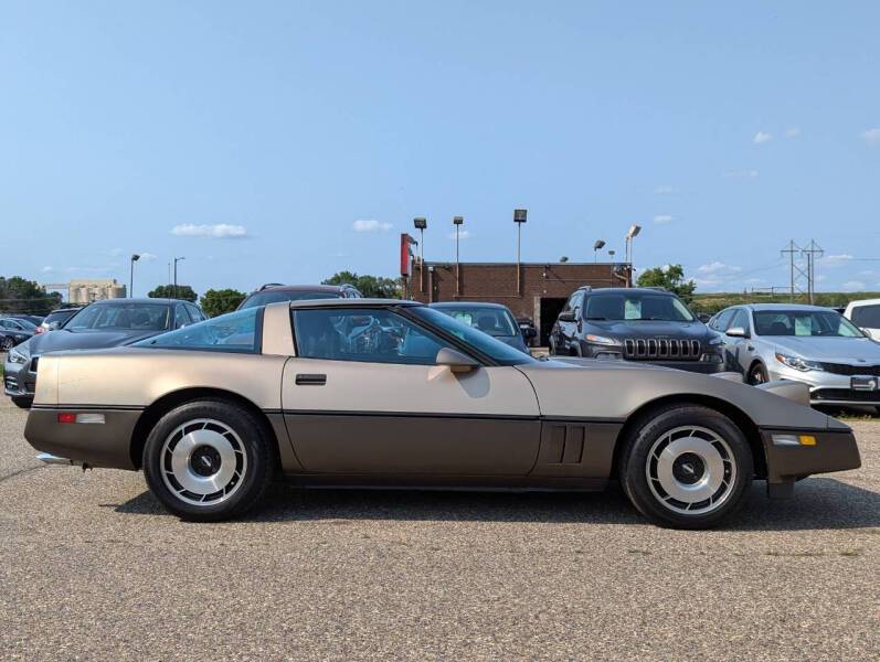 Chevrolet-Corvette-1984-12