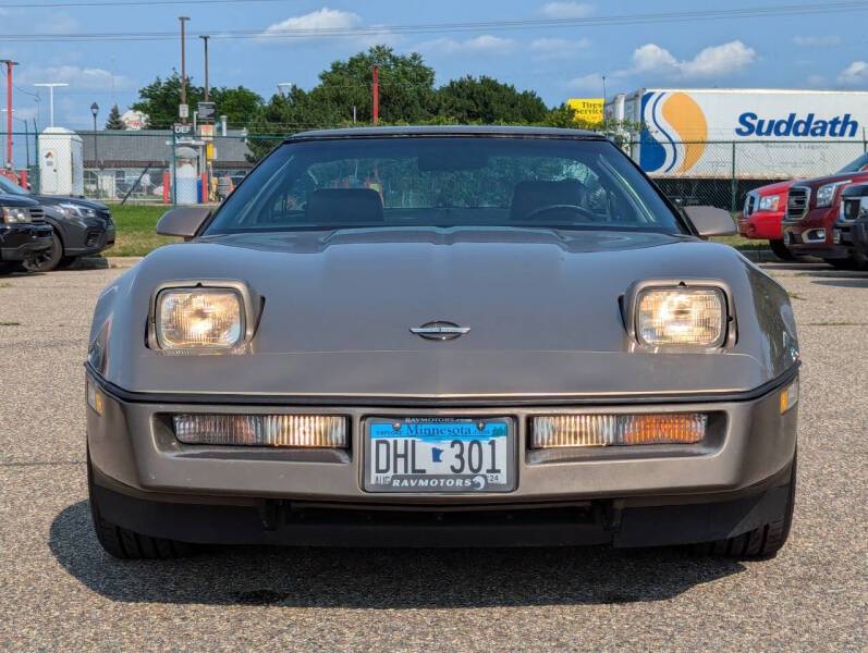 Chevrolet-Corvette-1984-2