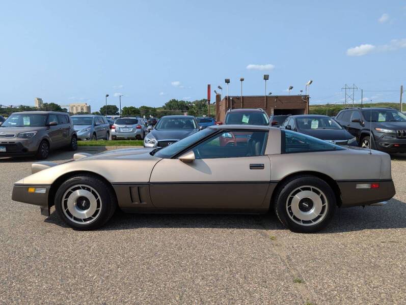 Chevrolet-Corvette-1984-5