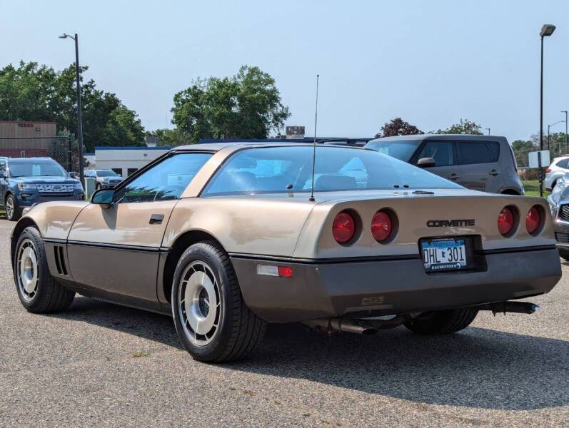 Chevrolet-Corvette-1984-6