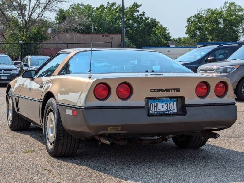 Chevrolet-Corvette-1984-8