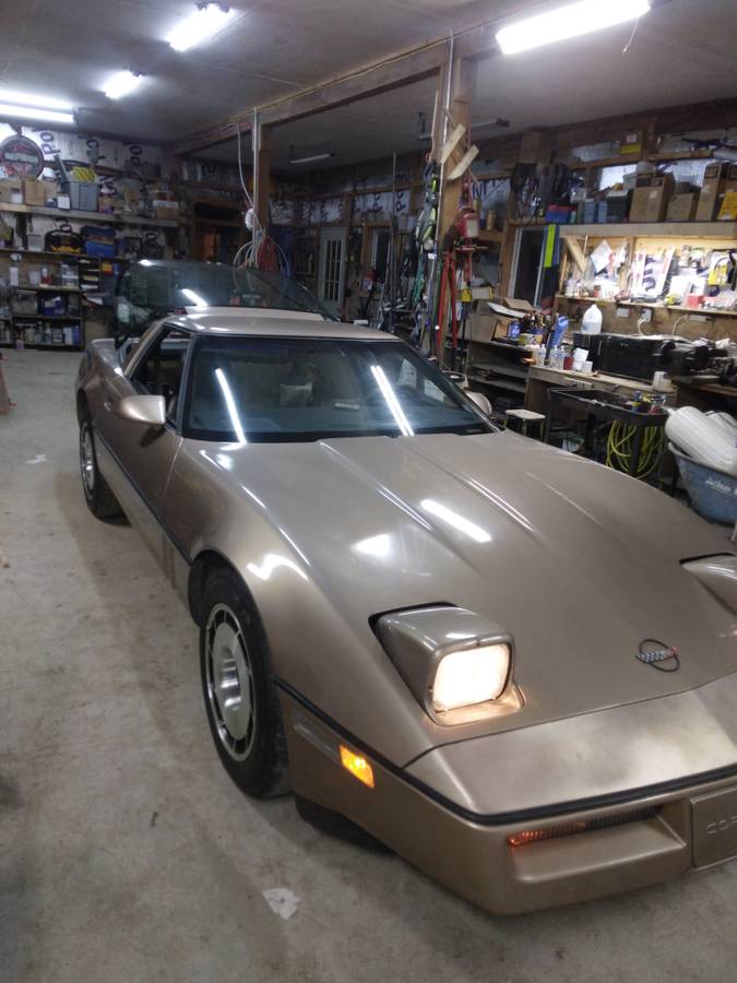 Chevrolet-Corvette-1985-2