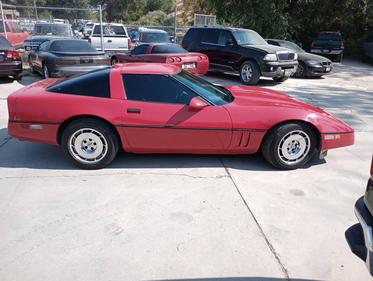 Chevrolet-Corvette-1986-2