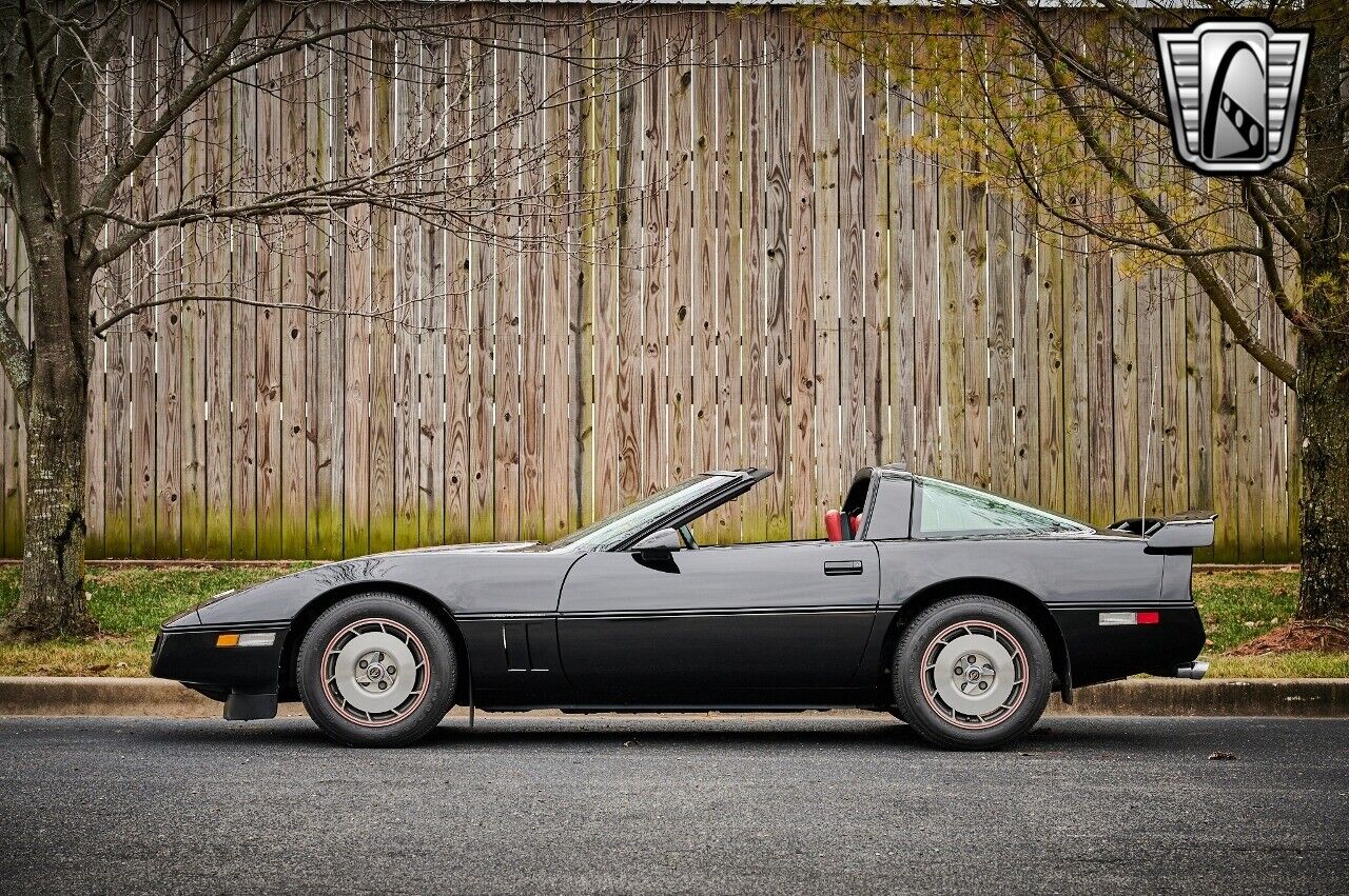 Chevrolet-Corvette-1986-3