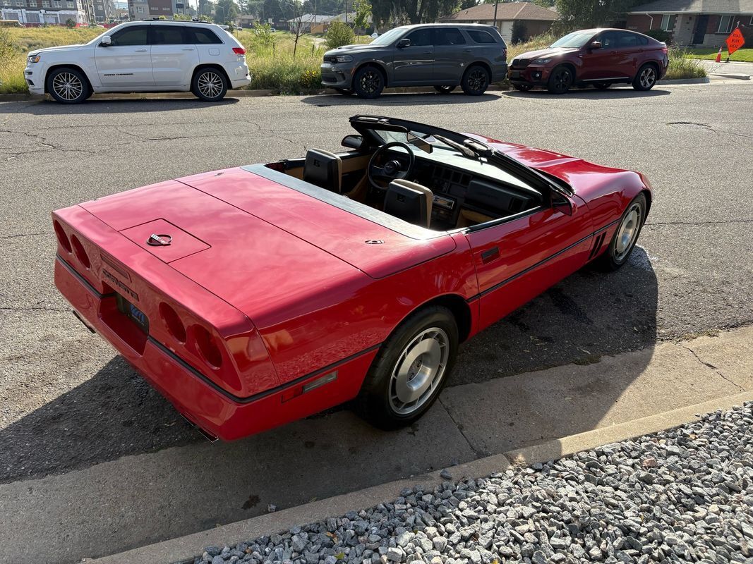 Chevrolet-Corvette-1987-11